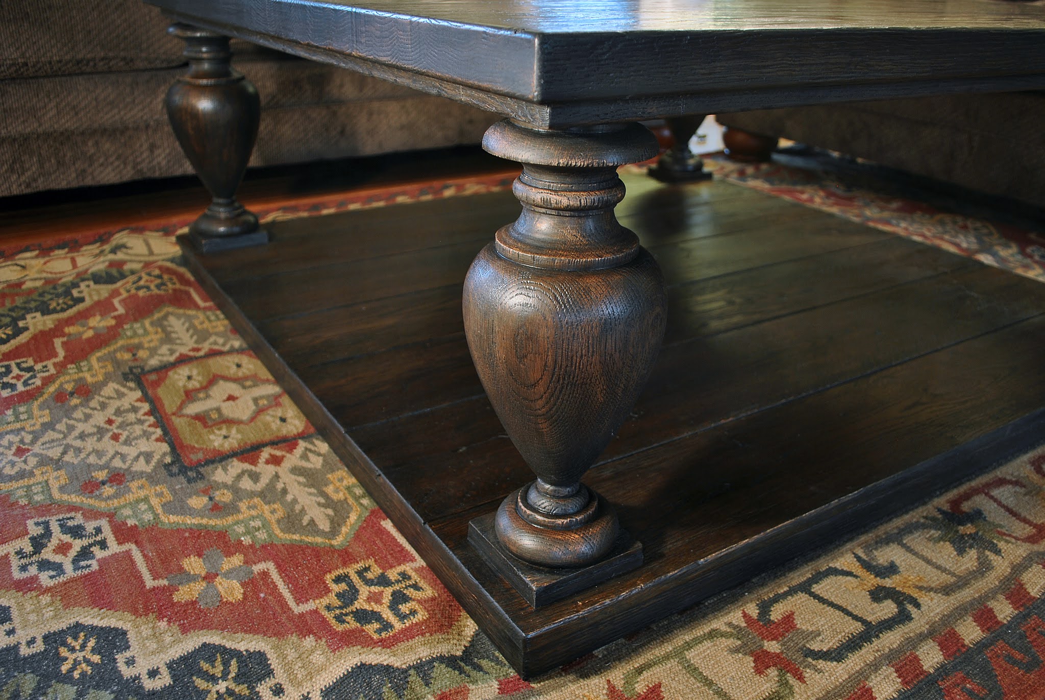 Balluster leg coffee table design